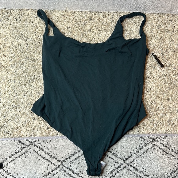 SKIMS FITS EVERYBODY SQUARE NECK BODYSUIT Size 3X NWT - Picture 5 of 7